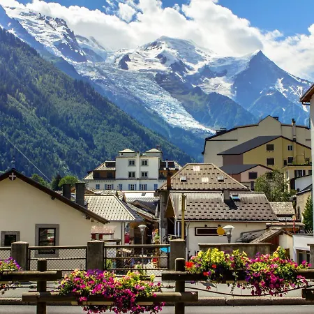 Apartment Le Choucas By Interhome Chamonix